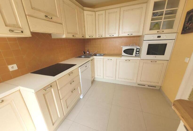 تختخواب و صبحانه Cosy Cottage With Private Pool