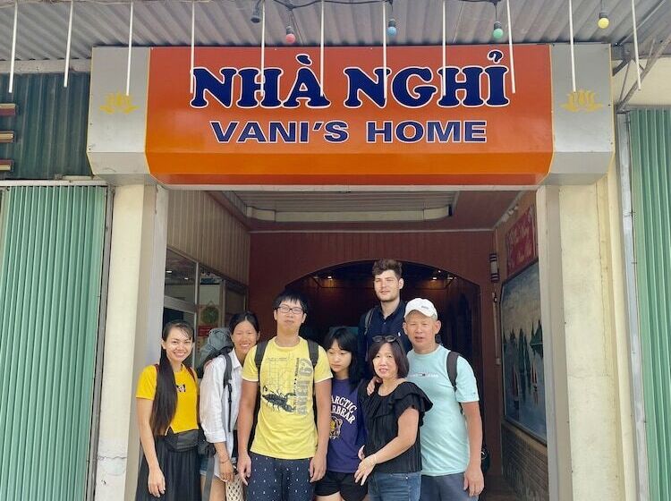 تختخواب و صبحانه Vani S Home