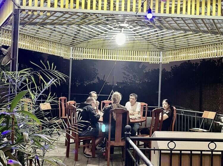 تختخواب و صبحانه Vani S Home