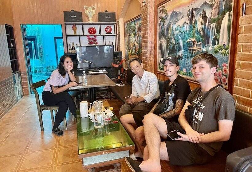 تختخواب و صبحانه Vani S Home