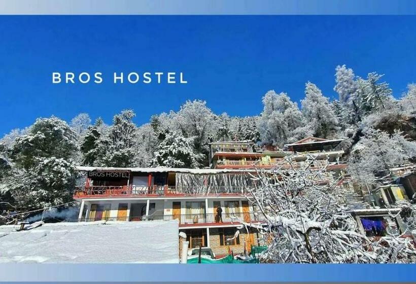 Bros Hostel & Yaara Cafe