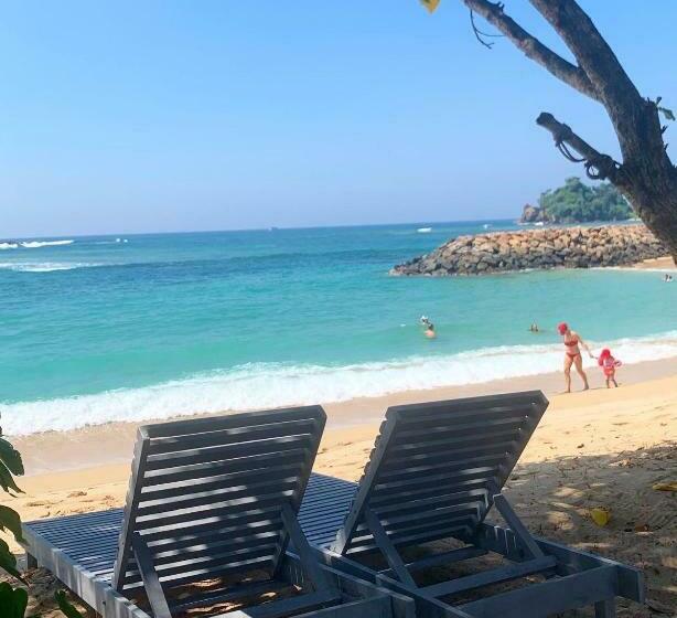 Cé Lon Vie Café & Hostel