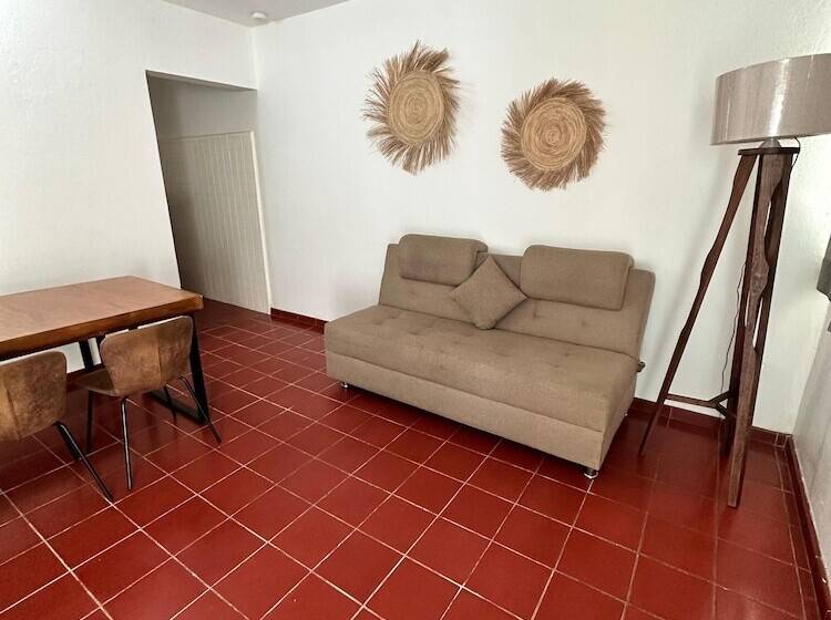 Creta Hotel & Suites