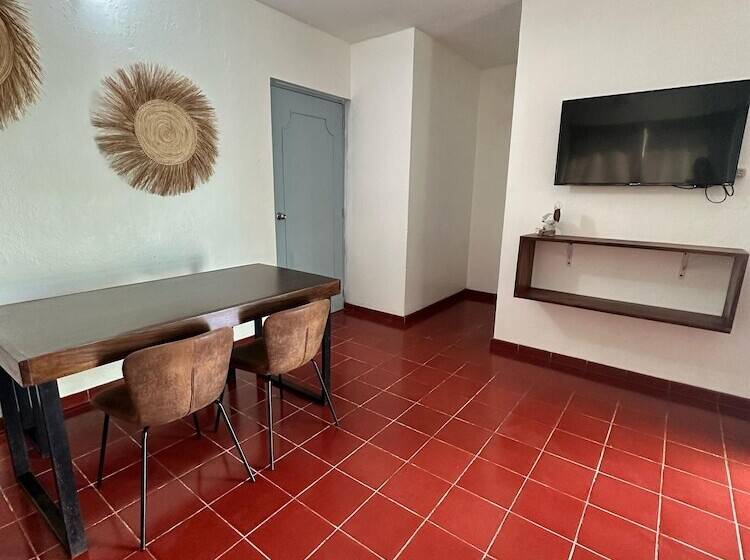 Creta Hotel & Suites