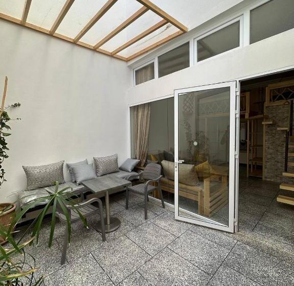 هتل Big Blue Guest House