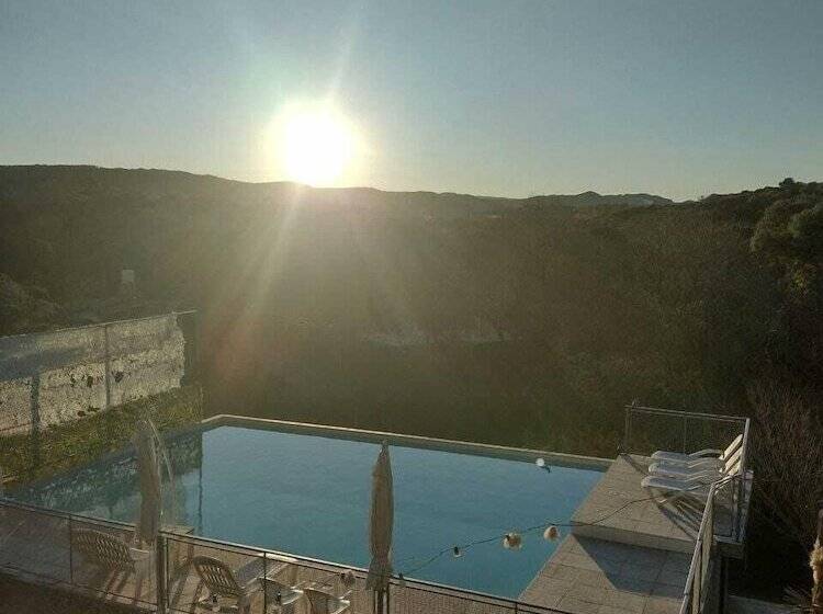 בית מלון כפרי Carod Espacio Serrano