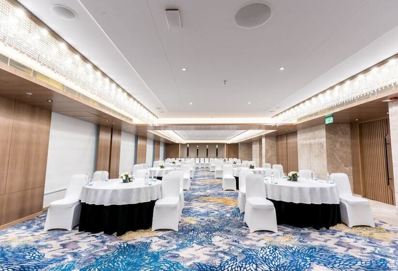 Отель Holiday Inn Lucknow Airport, An Ihg