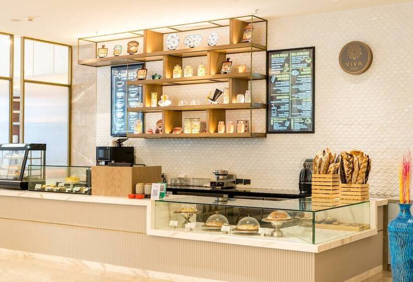 Отель Holiday Inn Lucknow Airport, An Ihg