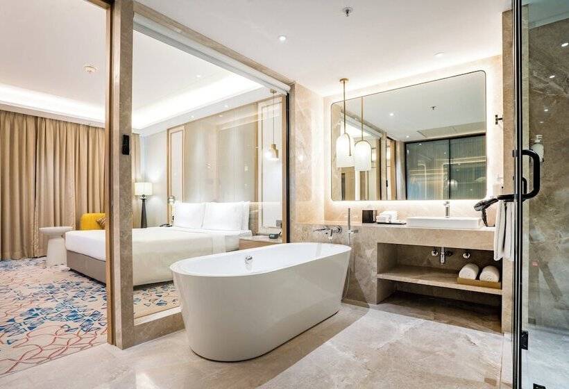 Отель Holiday Inn Lucknow Airport, An Ihg