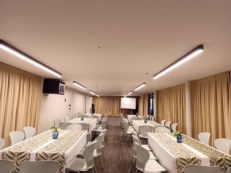 호텔 Prince Express Inn