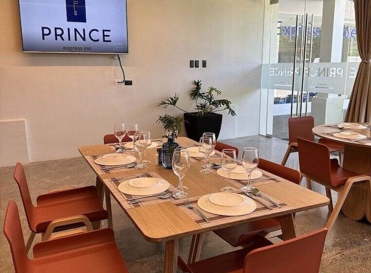 호텔 Prince Express Inn