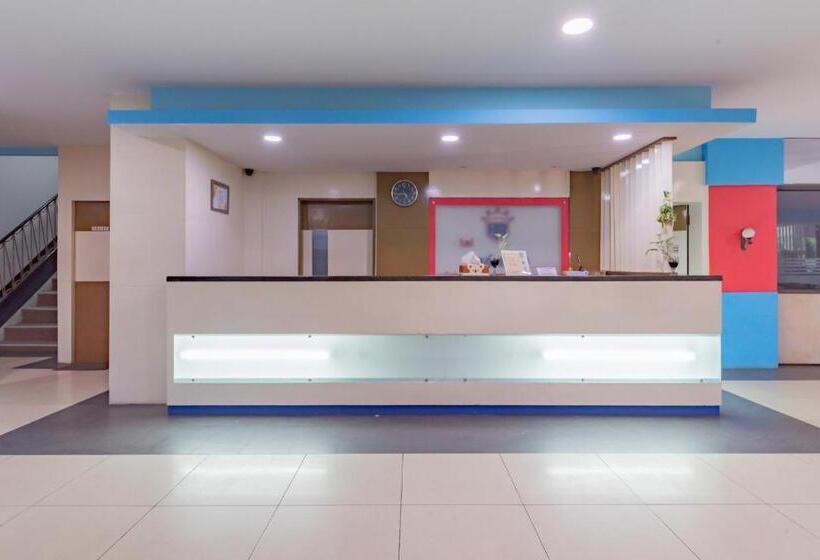 ホテル Reddoorz Near Plaza Balikpapan