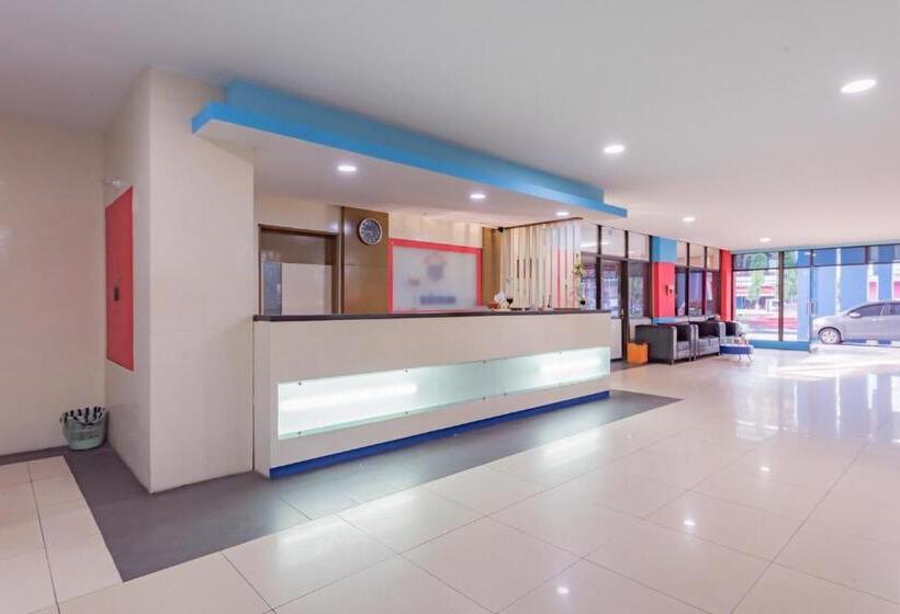 ホテル Reddoorz Near Plaza Balikpapan