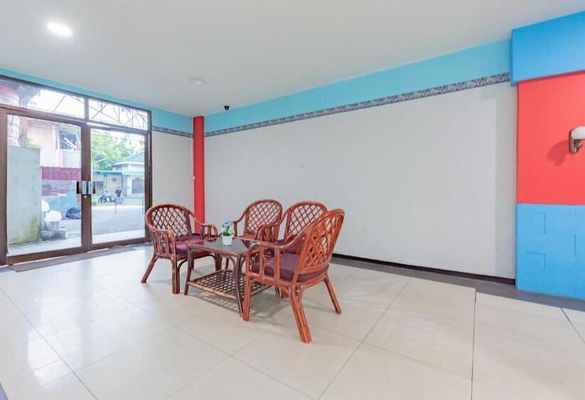 ホテル Reddoorz Near Plaza Balikpapan