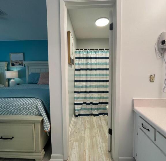 Ocean Breeze   Beautiful Condo & Pet Friendly