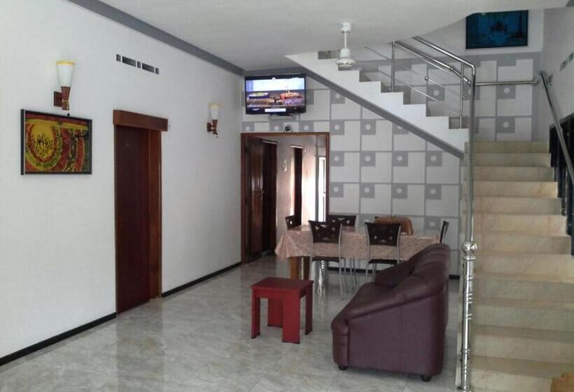 Пансион Yaarl Holiday