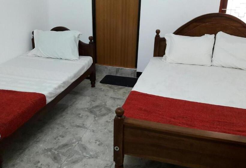 Пансион Yaarl Holiday