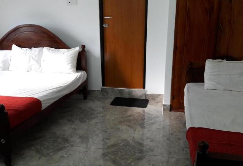 Пансион Yaarl Holiday