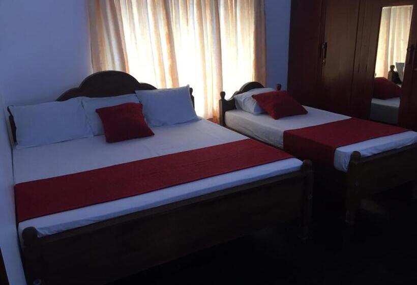 Пансион Yaarl Holiday