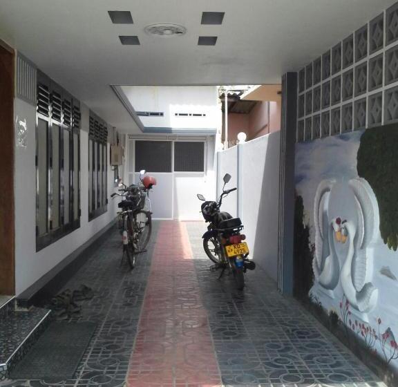 Пансион Yaarl Holiday