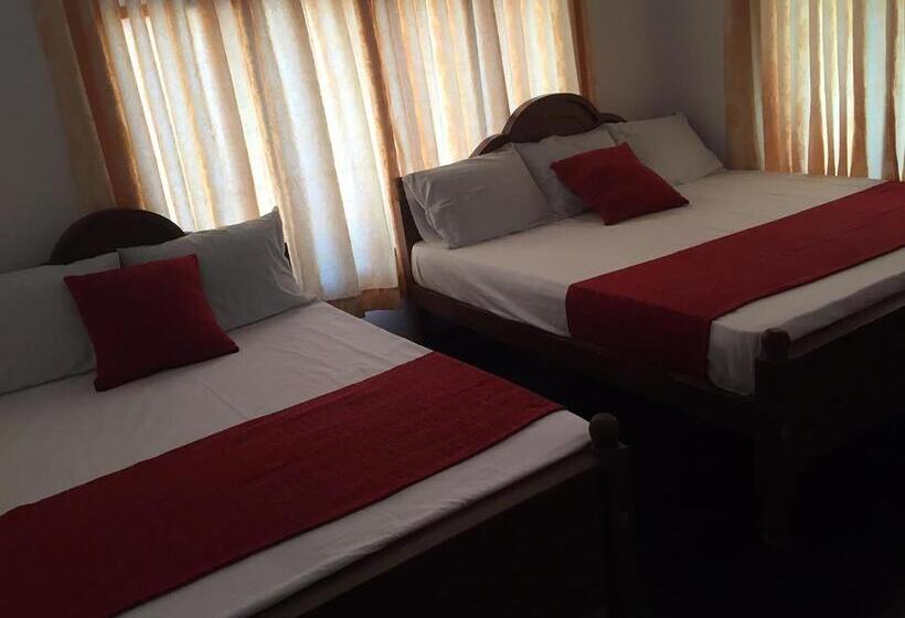 Пансион Yaarl Holiday