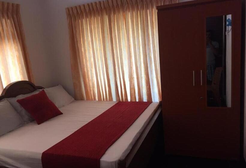 Пансион Yaarl Holiday