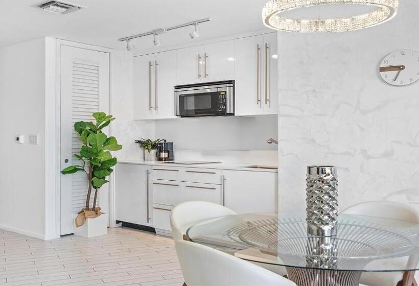 Private Residence At W South Beach  811