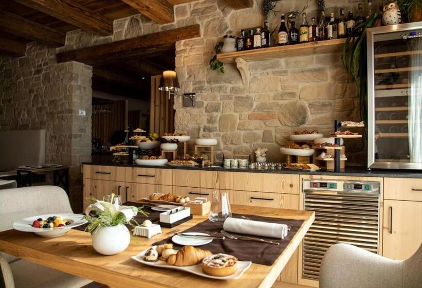 Курорт Aura Relais