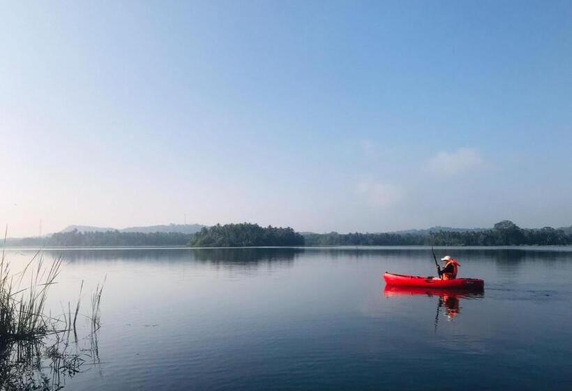 리조트 Gagees Lake View Cabana