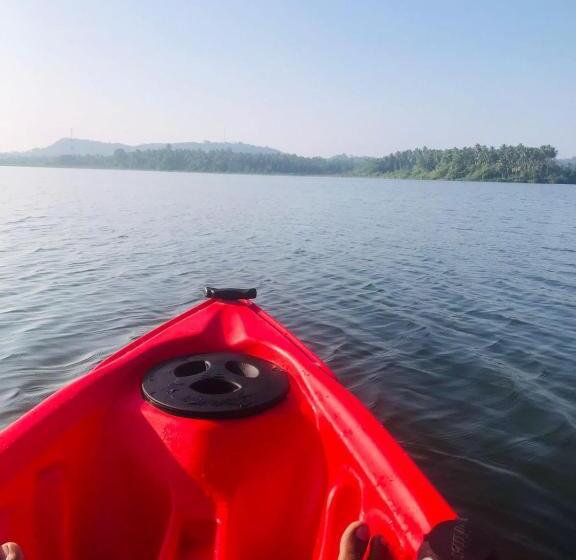 리조트 Gagees Lake View Cabana