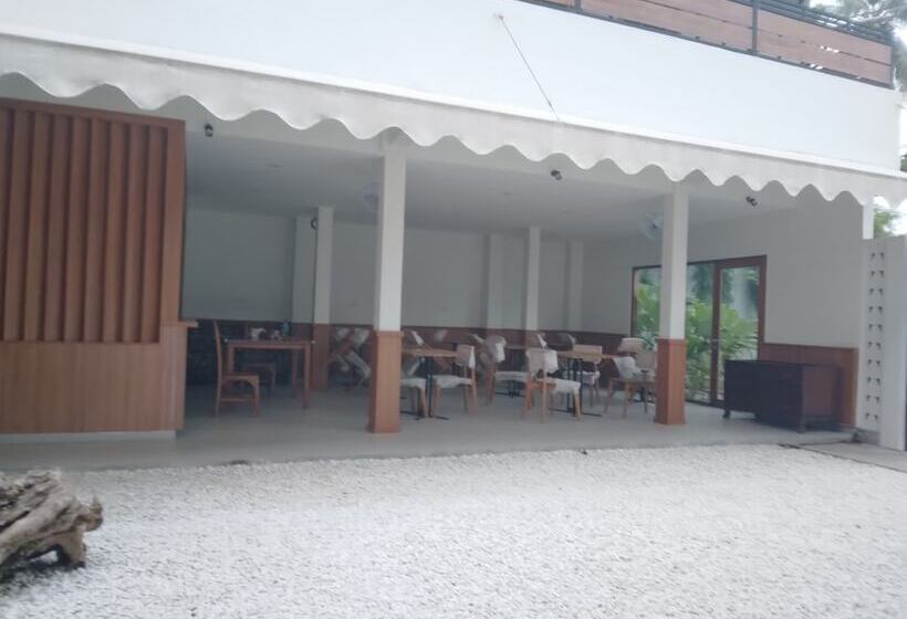 Roots Hotel Senggigi