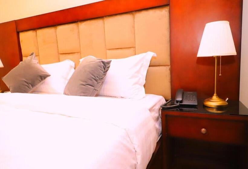 فندق الأفنيوز بالرس