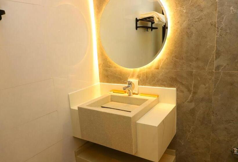 فندق الأفنيوز بالرس