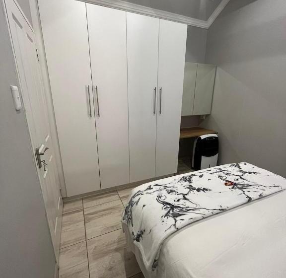 ベッドアンドブレックファースト Zen Stone Guest House