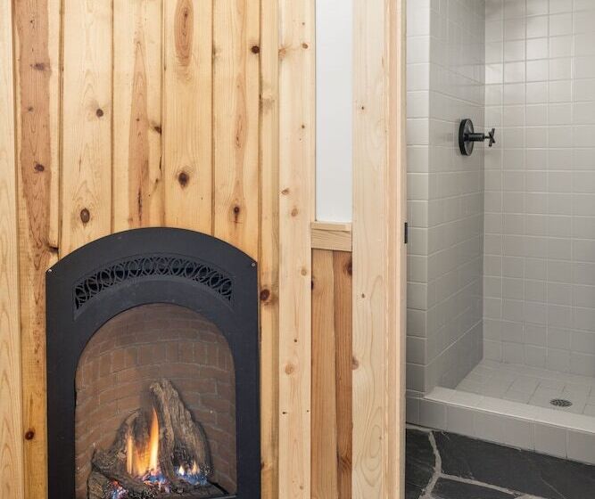 Desolation Hotel Hope Valley