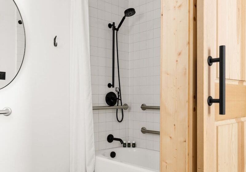 Desolation Hotel Hope Valley