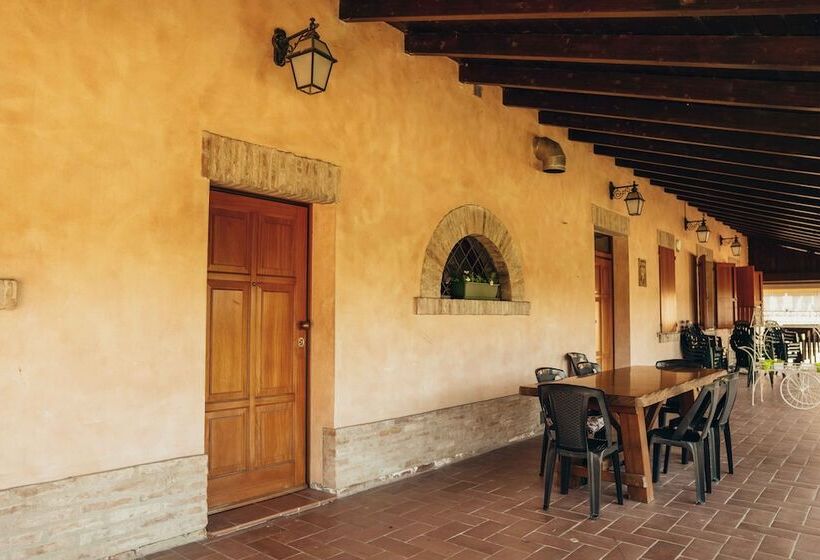 ホテル Agriturismo Garzolé