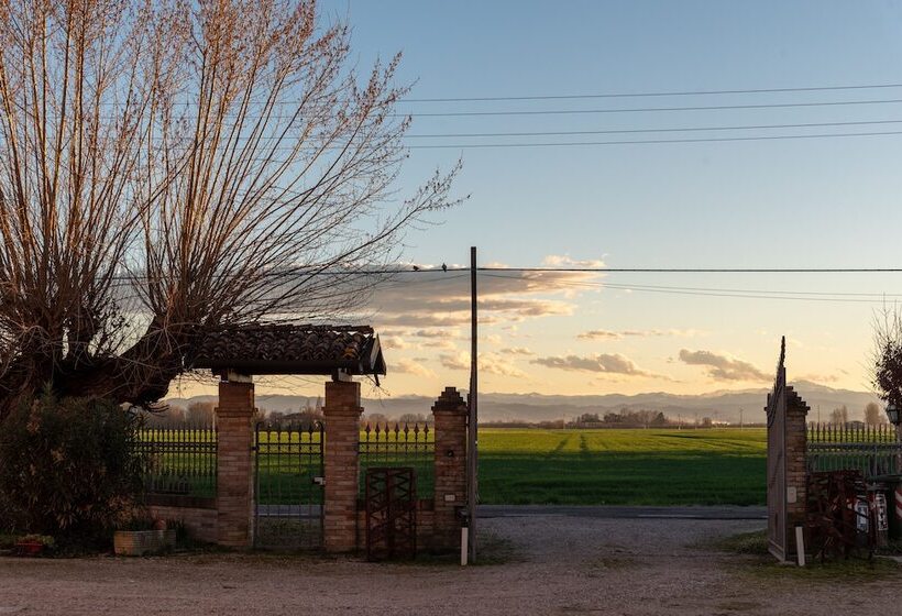 ホテル Agriturismo Garzolé