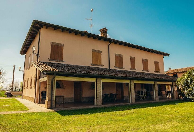 ホテル Agriturismo Garzolé