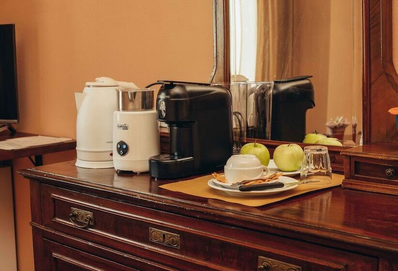 ホテル Agriturismo Garzolé