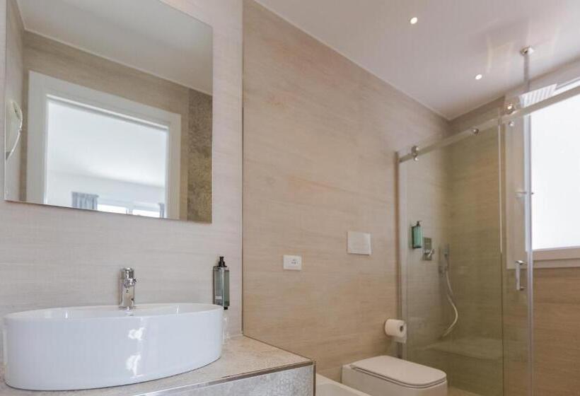 Отель Altamarea