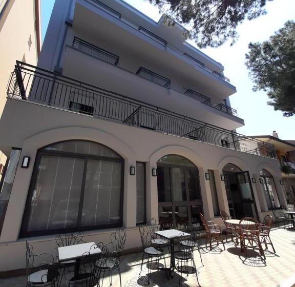 Отель Altamarea