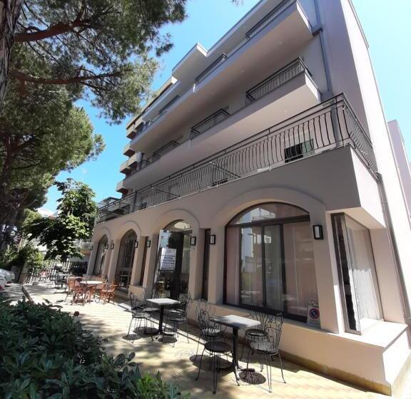 Отель Altamarea