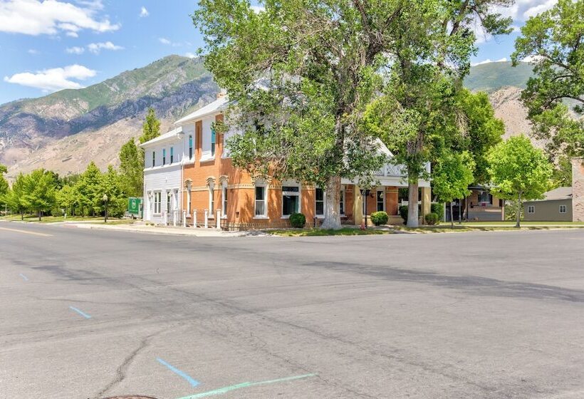 בית מלון כפרי Art City Inn