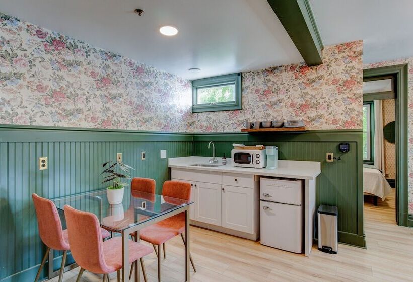 בית מלון כפרי Art City Inn