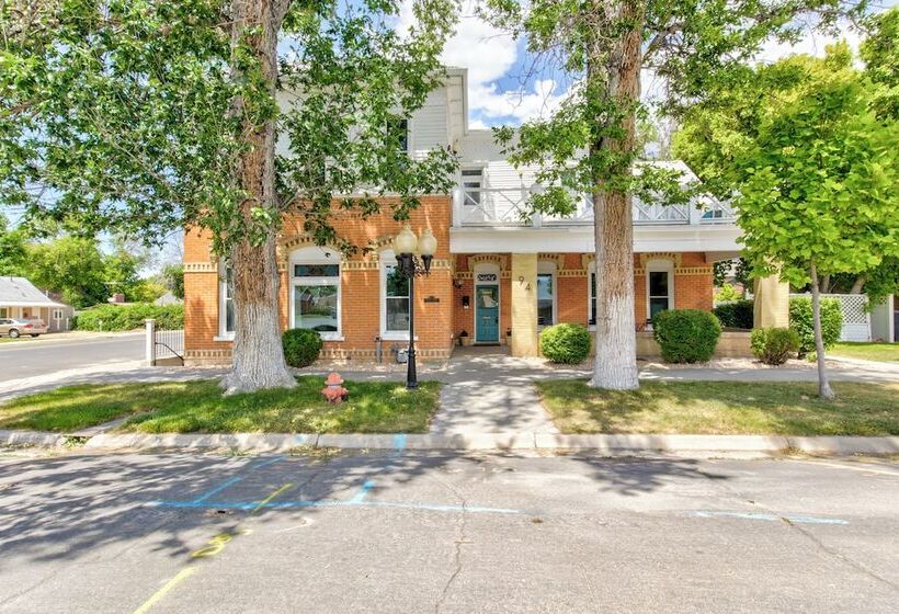 בית מלון כפרי Art City Inn