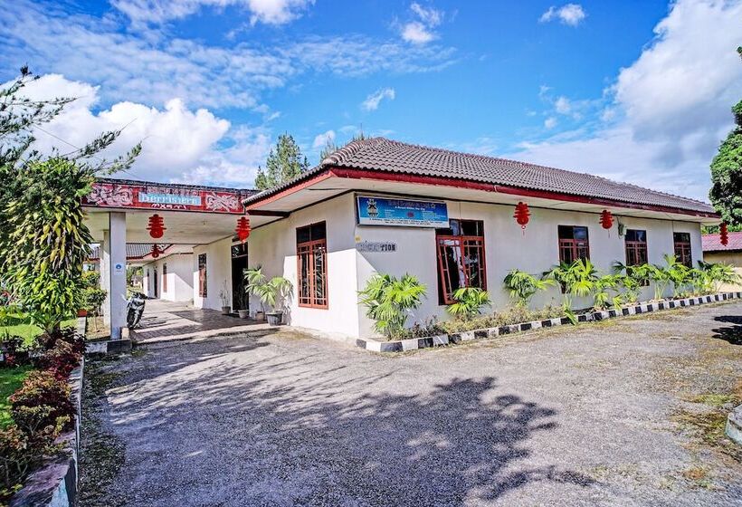 בית מלון כפרי Capital O 92214 Beristera