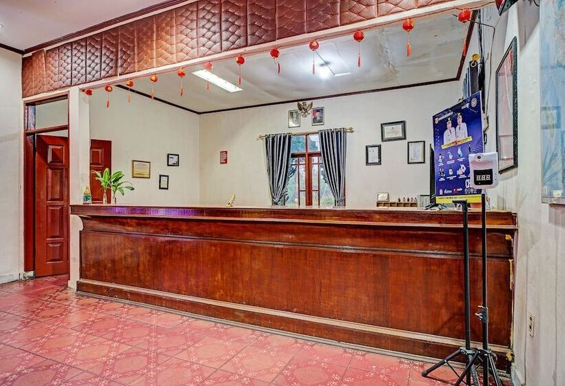 בית מלון כפרי Capital O 92214 Beristera