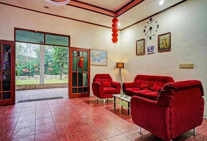 בית מלון כפרי Capital O 92214 Beristera