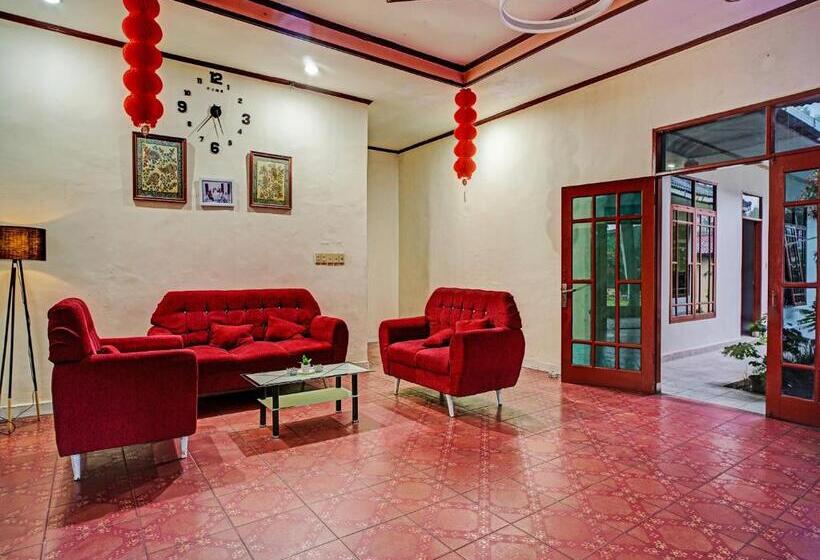 בית מלון כפרי Capital O 92214 Beristera